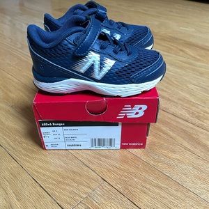 New Balance 680v6 Bungee sneakers. Size Toddler 6.5. NWOT. Navy color.